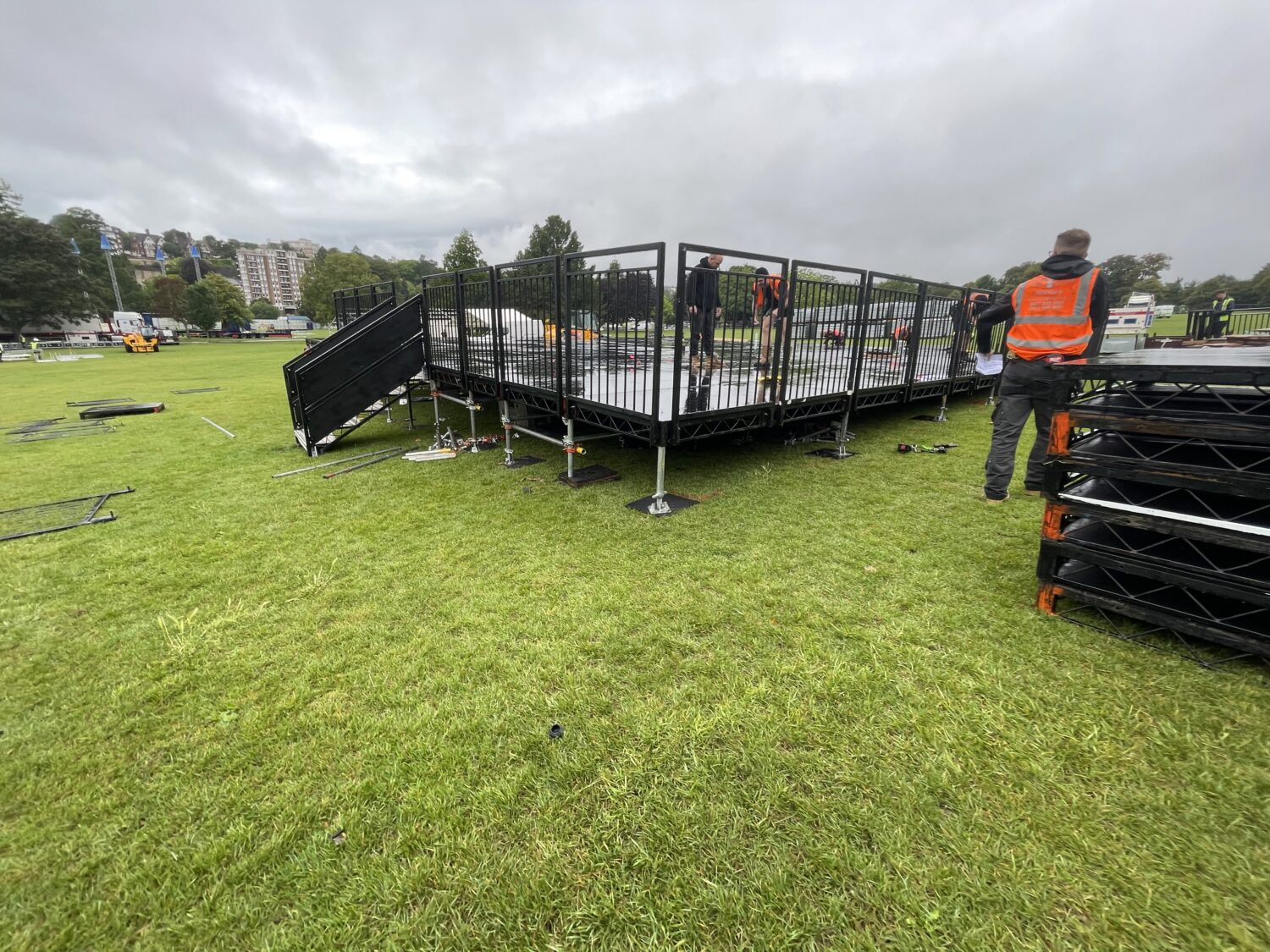 Steeldeck team assembling outdoor stage