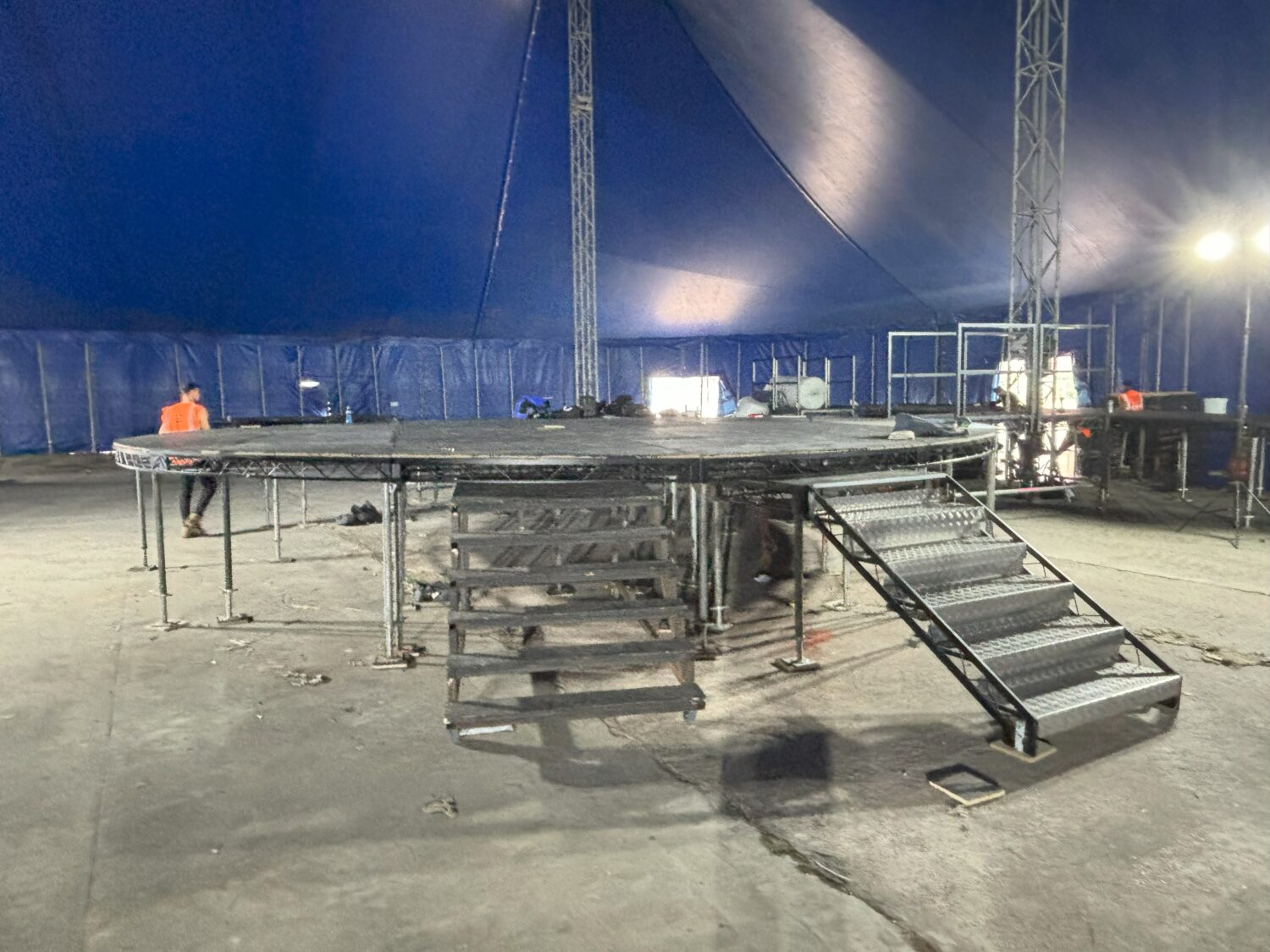 Steeldeck Rentals provide circular stages and raised orchestra platform for Birmingham Opera