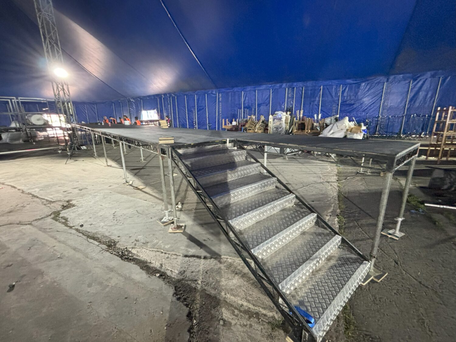 Steeldeck Rentals provide circular stages and raised orchestra platform for Birmingham Opera