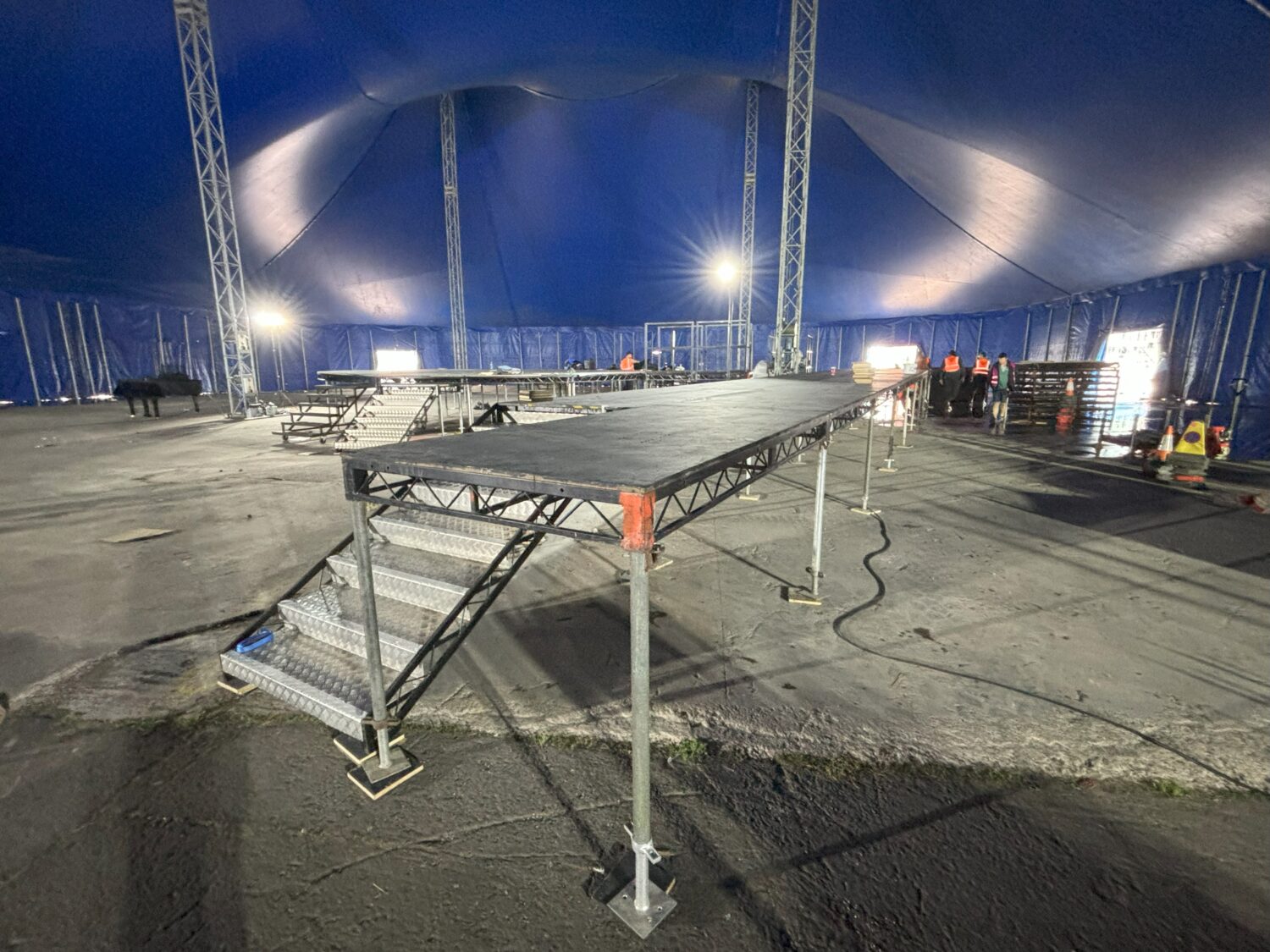 Steeldeck Rentals provide circular stages and raised orchestra platform for Birmingham Opera