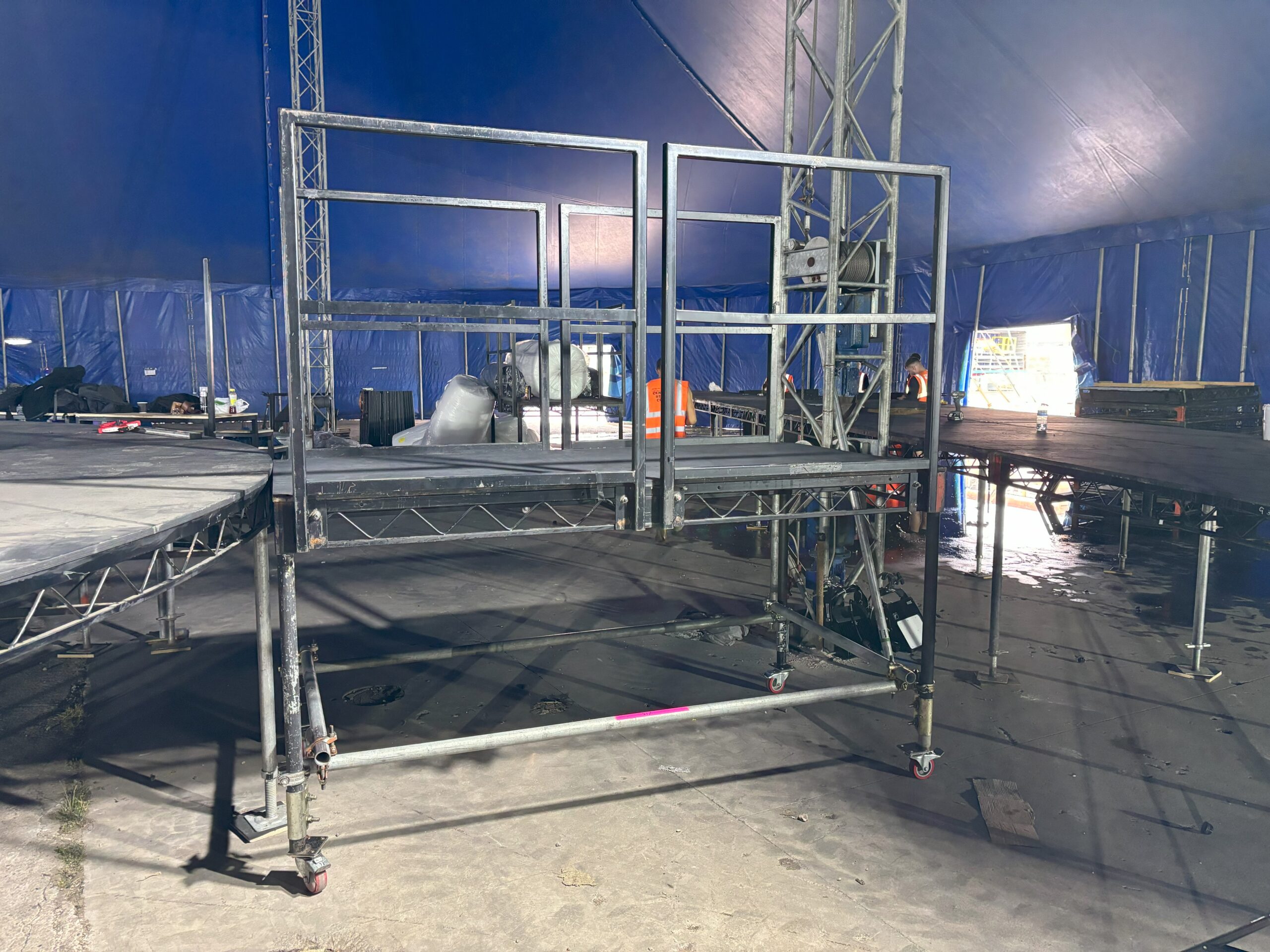 Steeldeck Rentals provide circular stages and raised orchestra platform for Birmingham Opera