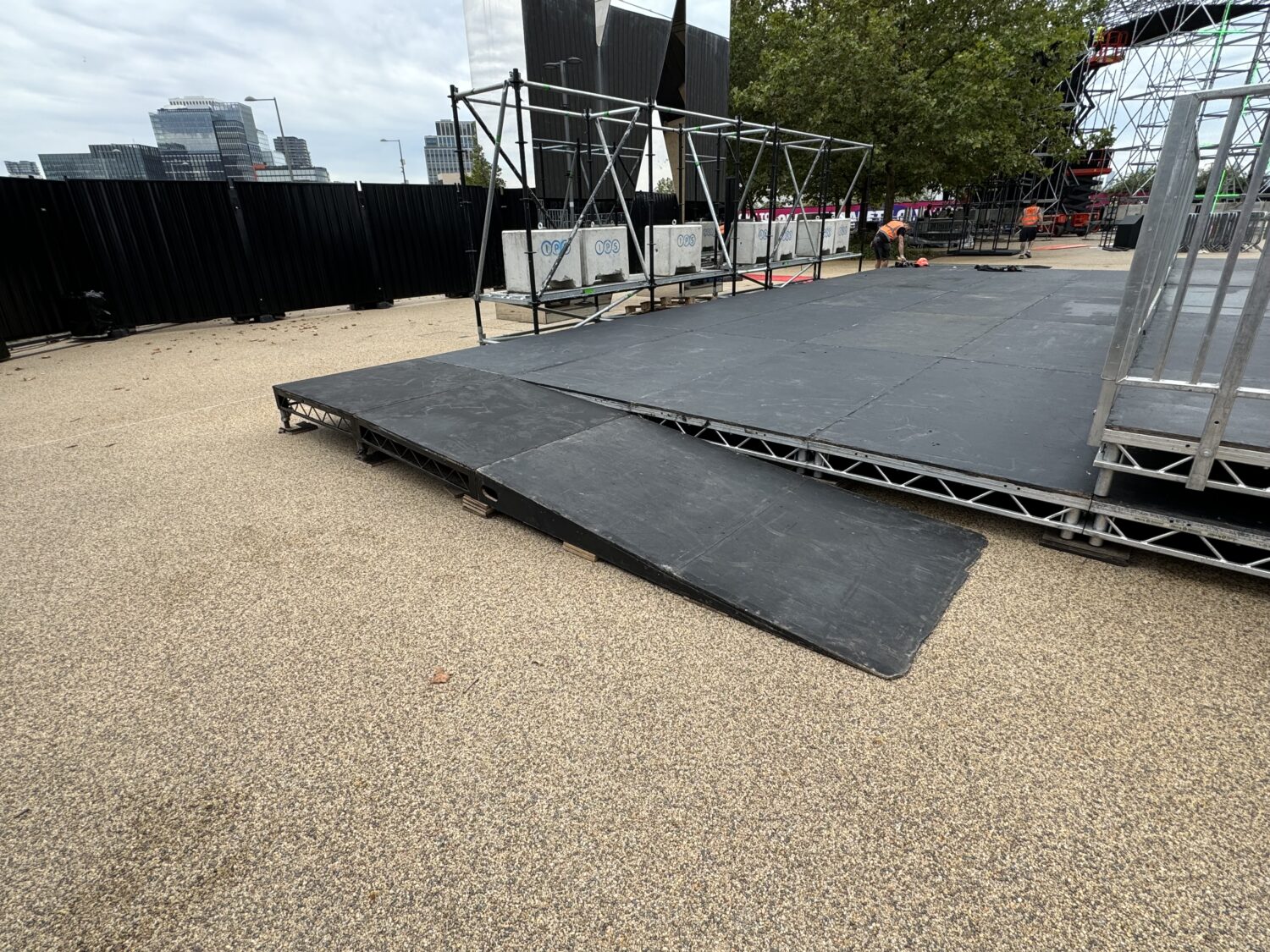 Steeldeck Rentals supports Fashion Show installation at Copper Box Arena